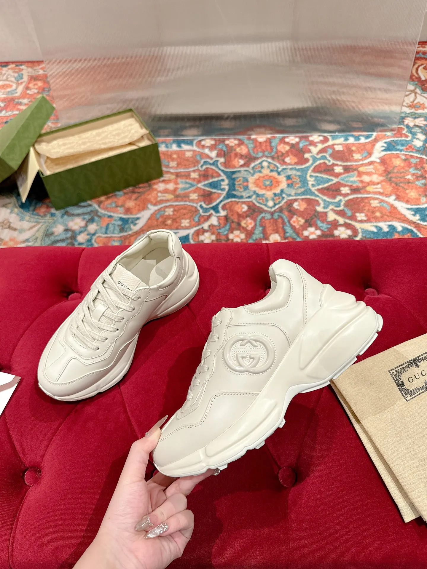 👟👟Ex-factory price 700👟👟 Men's size +10 🇮🇹Italy🇮🇹Gucci GUCCI🇮🇹Dad shoes (purchase level) (original replica) 👑 The original version purchased by Taikoo Hui has been continuously improved and upgraded in details, from the packaging of the shoes - anti-counterfeiting markings - shoe box accessories - fabric optimization - outsole technology - stitching and routing - oil edge technology. We do our best ◼️ Outsole: original plate molding ◼️ Upper: original grade A imported cowhide 🐮 ◼️ lining: original grade A mixed sheepskin 🐑 ◼️ Feet: original grade A mixed sheepskin 🐑 ◼️ Medium and low belt LOGO + original injection molding foot technology + original lasting technology ◼️ Original full set of customized packaging (anti-counterfeiting chip + a cloth bag + GUCCI card envelope + electronic invoice with credit card slip + shoelaces) ◼️ All details of the higher version are consistent with the original version (note the comparison) ◼️ Code number: 35-40 for women and 39-44 for men